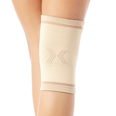 Elastinis kelio įtvaras. Kūno spalvos.