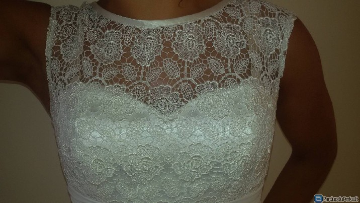 Elegantiška daili lengvutė vestuvine suknele