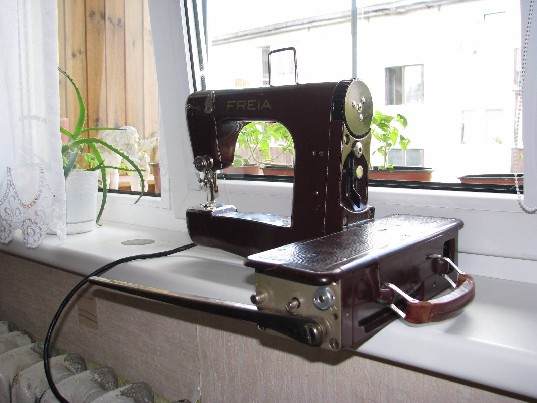 Antikvariatinė Elektrinė Siuvimo Mašina - 1960 - FREIA