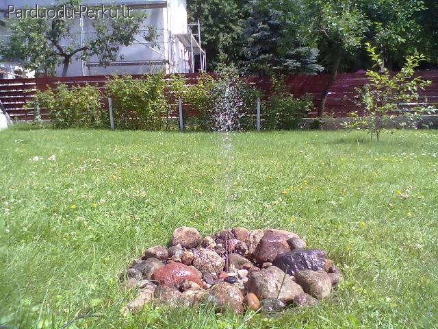 Fontanas su saulės baterija