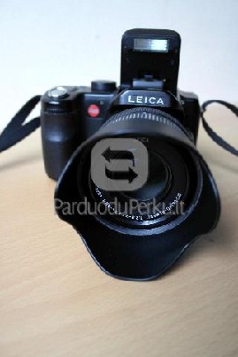 Fotoaratas Leica V-Lux 1 ieško naujo šeimininko