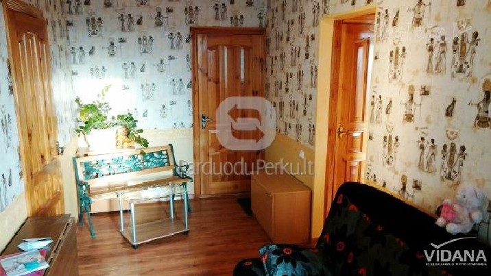 GERA KAINA PARDUODAMAS 2K SU HOLU BUTAS