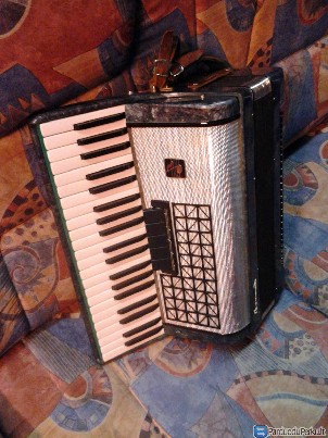 Geros buklės akordeonas "VOSXOD"