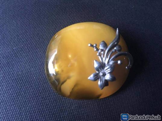 Gintaro segė su sidabru