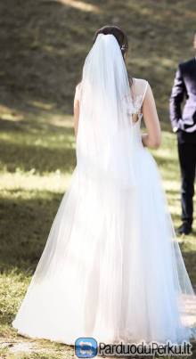 Ilga vestuvinė suknelė