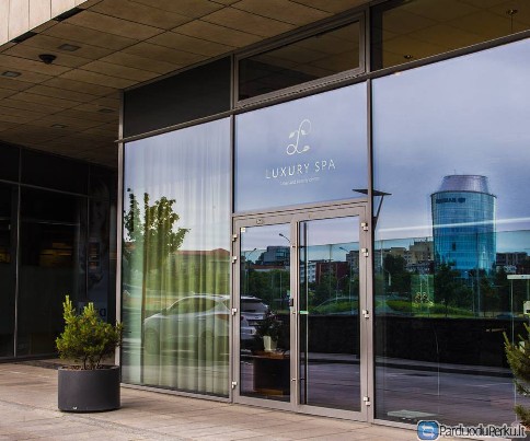 Išnuomojamos neįrengtos patalpos kirpyklai prabangiame groži