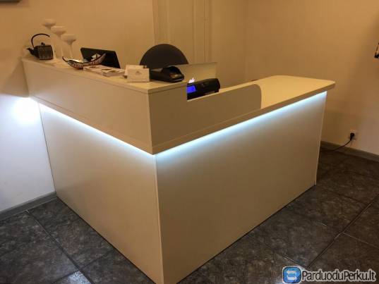 IŠPARDUODAMI BIURO BALDAI