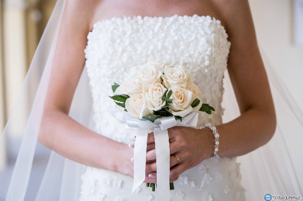 Išskirtinė suknelė laukia savo nuotakos