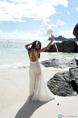 Išskirtinė vestuvine suknelė