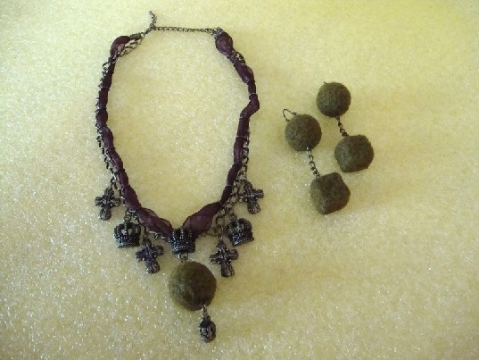 Papuošalai iš pusbrangių akmenų