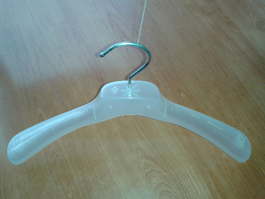 įvairių pakabų išpardavimas