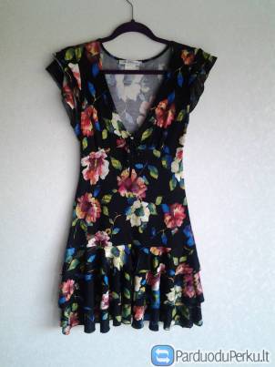 Juoda gėlėta suknelė