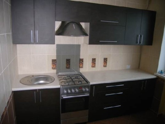 Juoda spalva virtuvės interjere ?