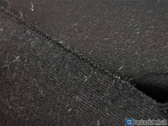 juodas storas audinys