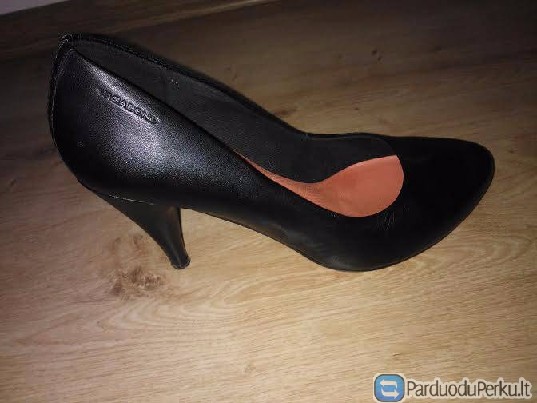 Juodi odiniai bateliai