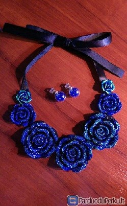 Kaklo papuosalas su auskarais