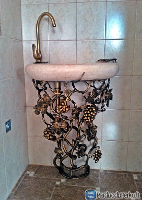 Kalvio darbo vidaus ir lauko baldai, šviestuvai