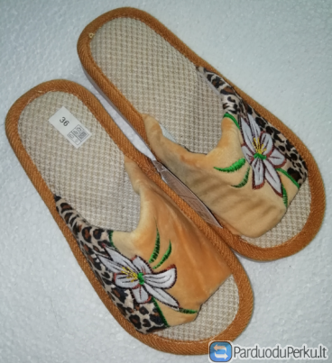 KAMBARINĖS ŠLEPETĖS MERGAITEMS