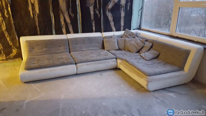 KAMPINĖ SOFA / SOFOS