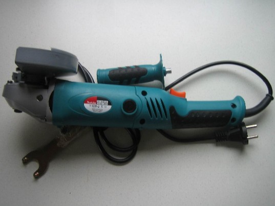 Kampinis šlifuoklis Makita (bulgarke)