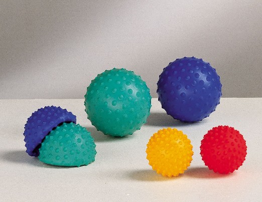 Kamuoliukas su spygliukais 9/12cm. Raudona spalva