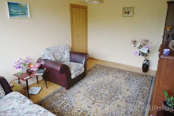 Keturių kambarių butas Karoliniškėse