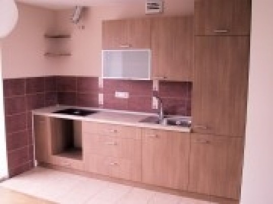 Kieti baldai (biurui ir namams)