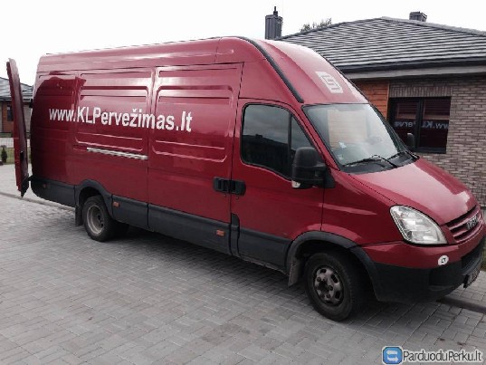 KLAIPĖDOJE Krovinių pakrovimo - iškrovimo darbai