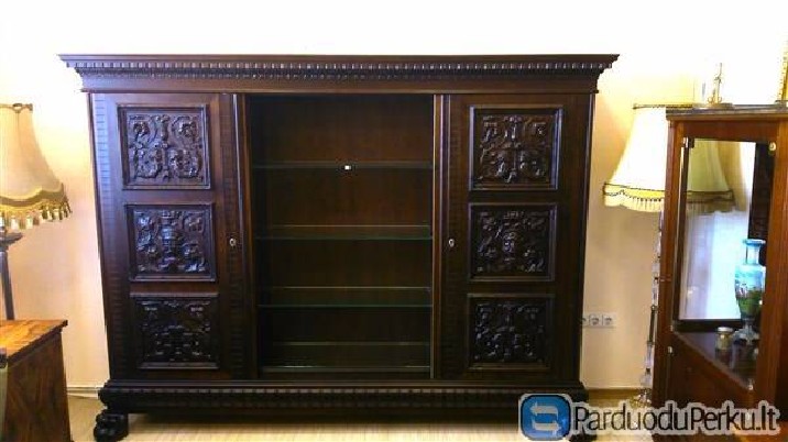 komoda su vitrina