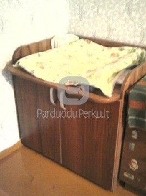 Komoda su vystymo stalu