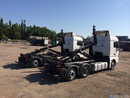 Konteinervežis. Konteinerių gabenimo sunkvežimis