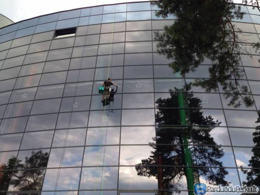 Langų, kaminų, dumtakių, stogų, latakų valymas