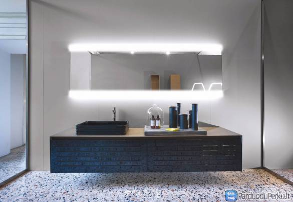 LED ir standartiniai veidrodžiai