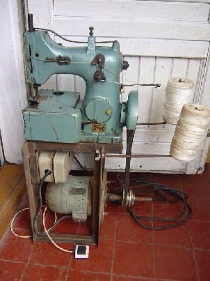 maišų užsiuvimo mašina