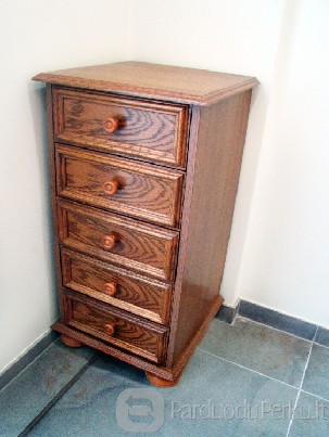 MAŽA ĄŽUOLINĖ KOMODA SU STALČIAIS 199LT