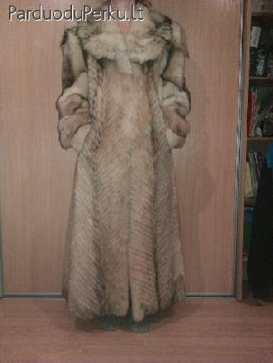 Mažai dėvėti moteriški kailiniai. Kaina – 170 Lt.