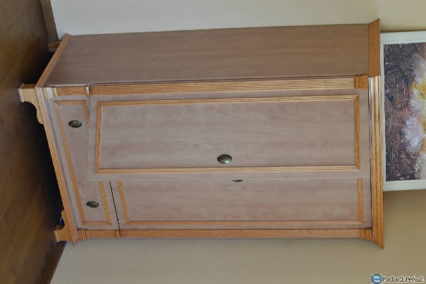 Medinė dvejų durų spinta