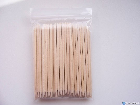 Mediniai pagaliukai manikiūrui