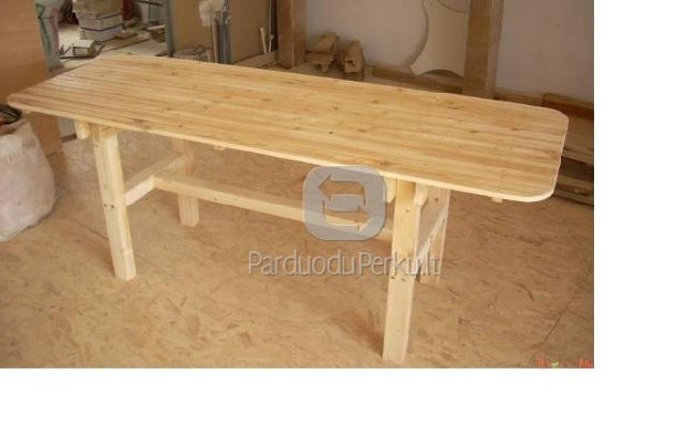 medinis isardomas stalas