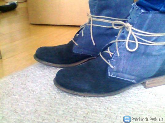 Melyni zomsiniai-dzinsiniai aulinukai.