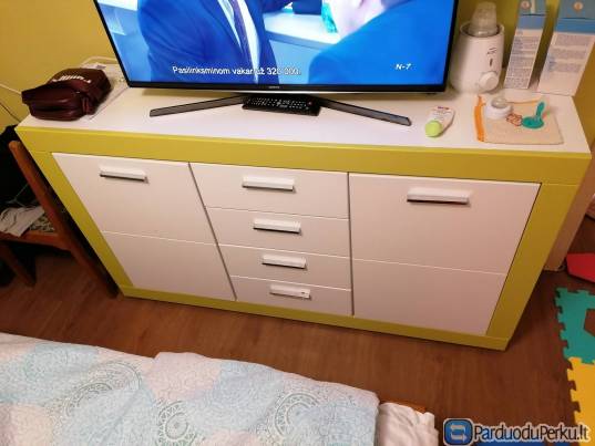 Modernaus dizaino komoda ir spinta