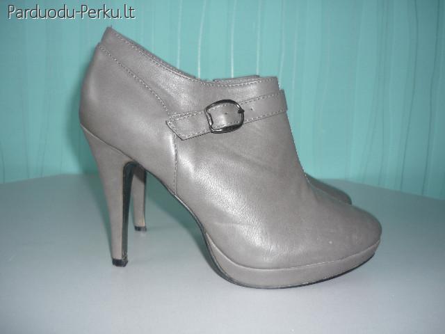 Moteriski aukstakulniai