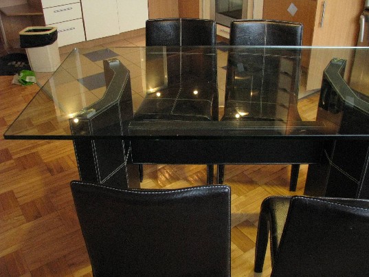 Murano stiklo virtuvinis stalas su 4 odinėmis kėdėm