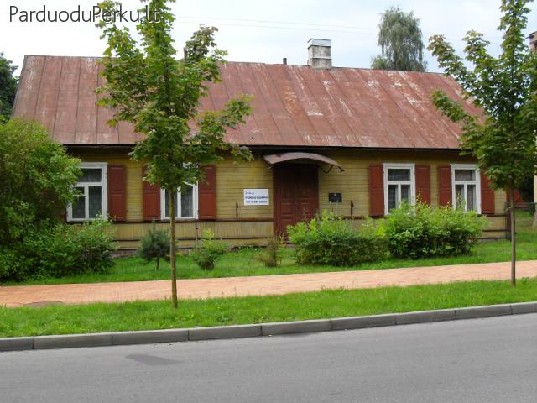 namas pušyne, miesto centre, 13 a. sklypas