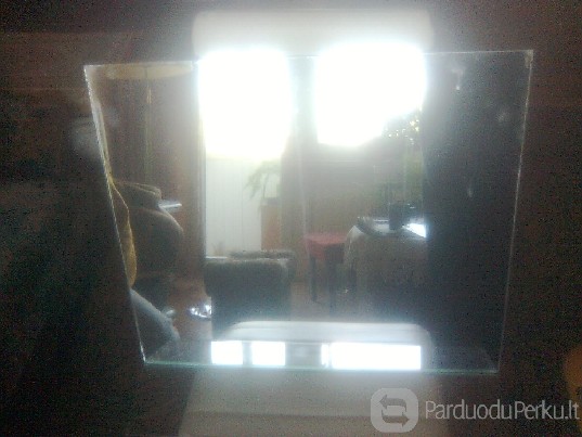 naudotas veidrodis su lentynėle