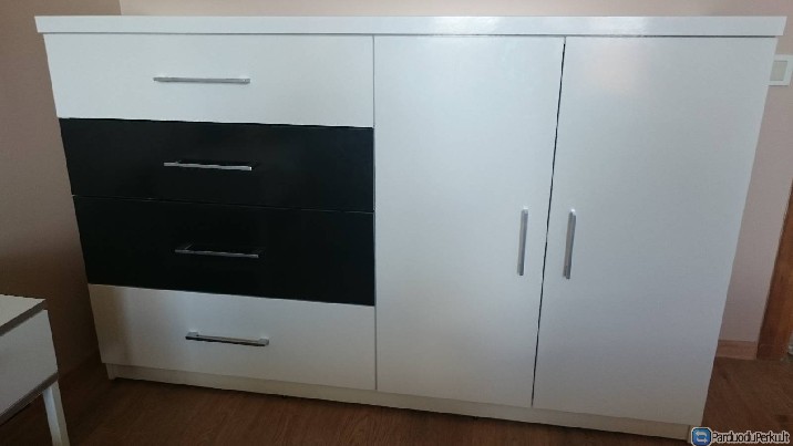 Nauja! Balta su juodais stalčiais komoda!