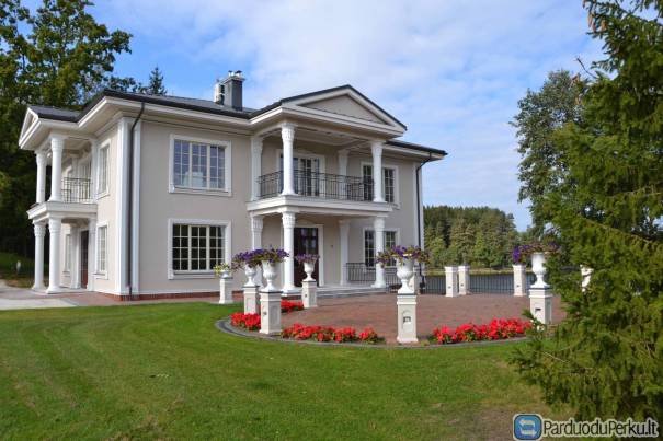 Nauja, jauki ir prabangi vila prie miško ir labai gražaus Skauduliškių ežero kranto