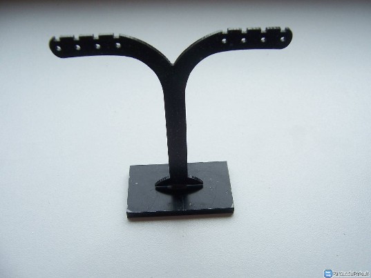 Naujas stovas auskarams