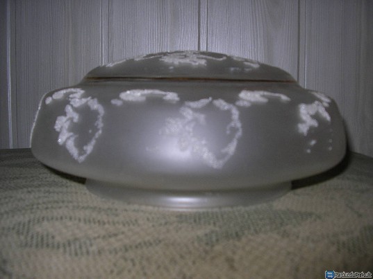 Naujas šviestuvo gaubtas.