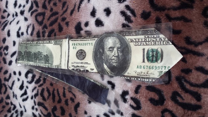 NAUJAS VYRISKAS KAKLARASTIS 100 DOLERIU !!!